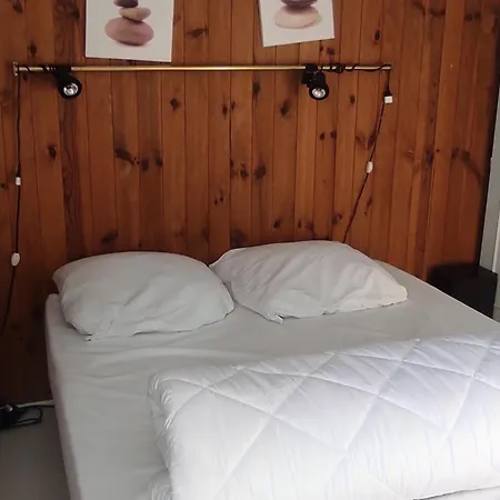 Skis Aux Pieds, F2+cabine Au 20eme Etage